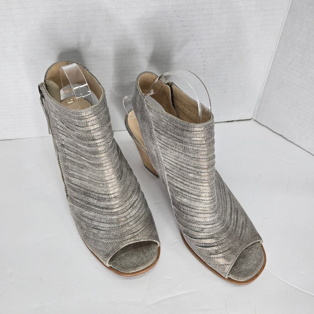 PAUL GREEN CAYENNE PEEP TOE SANDAL, METALLIC SIZE 7 (9.5)